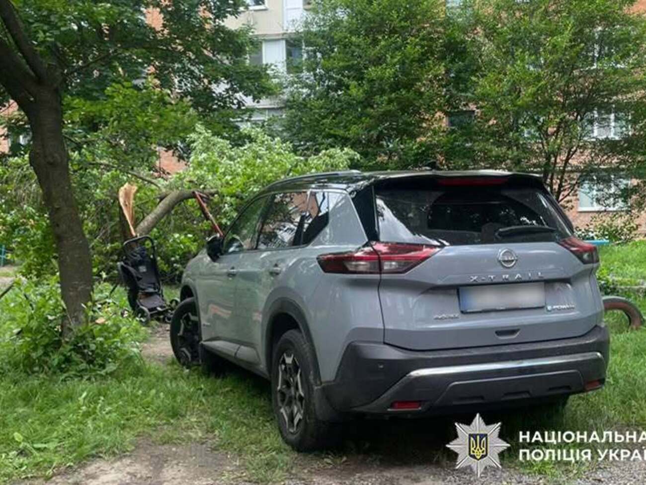 У Хмельницькому водійка збила двох жінок і дитину у візочку