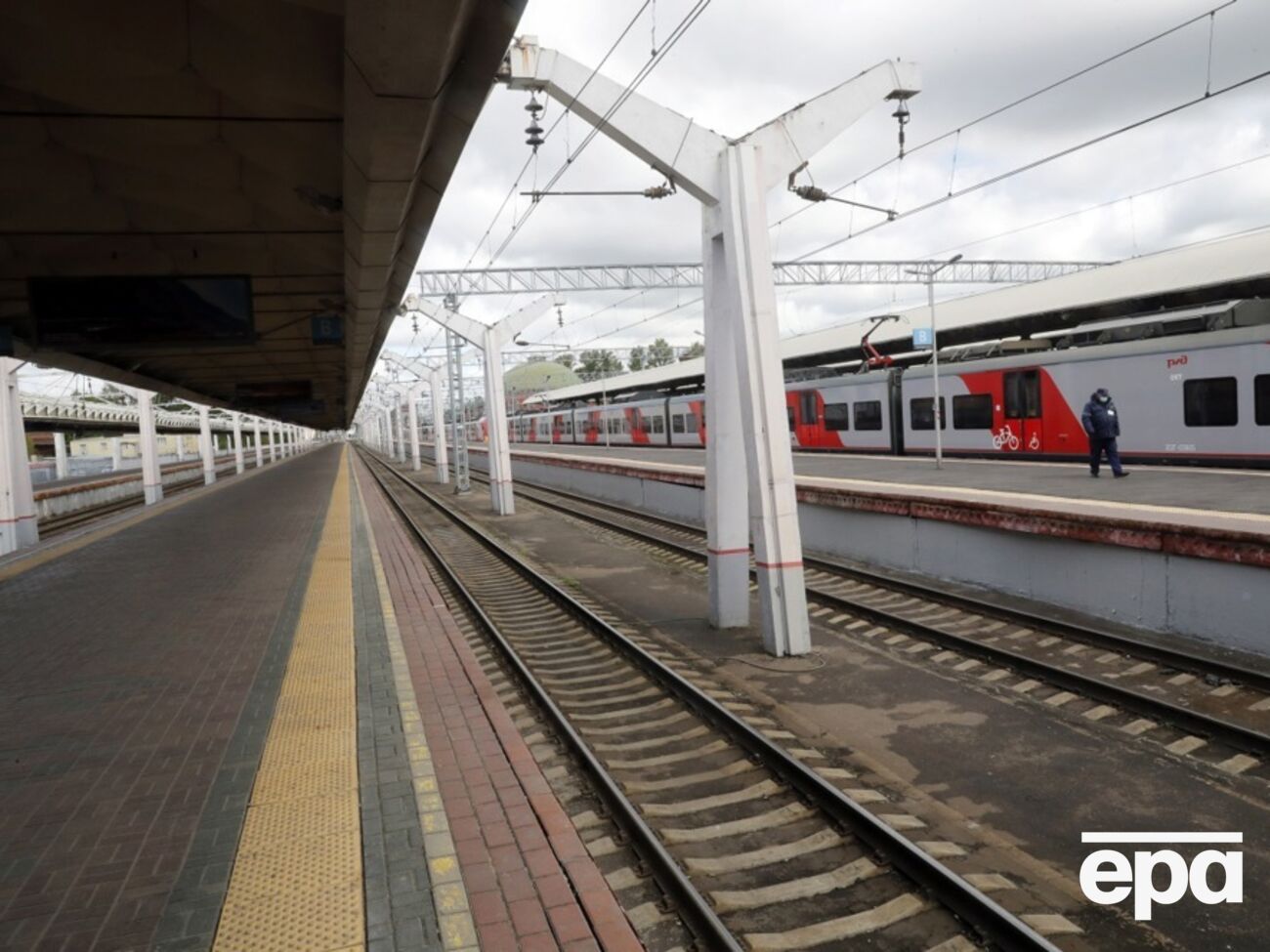 У Криму паралізувало рух поїздів, пасажирів пересаджують на автобуси. Що відомо