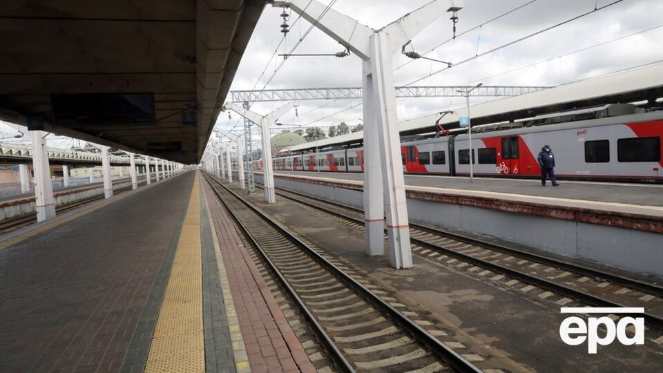 У Криму паралізувало рух поїздів, пасажирів пересаджують на автобуси. Що відомо