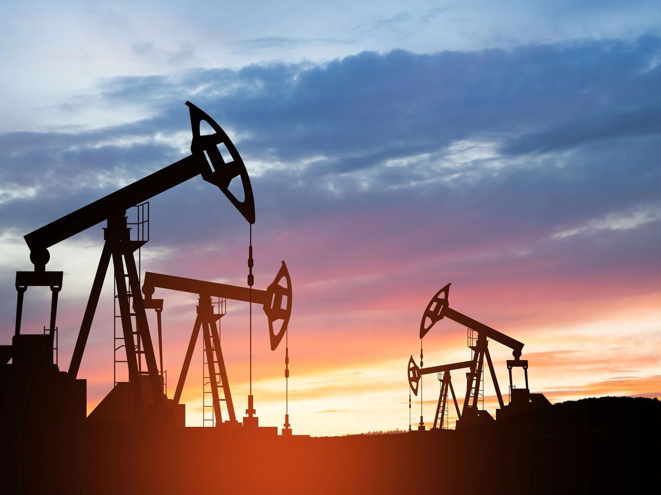 Ціни на нафту злетіли після ударів Ізраїлю по Ірану. Ринок боїться великого збою в постачанні