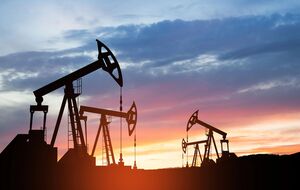 Цены на нефть взлетели после ударов Израиля по Ирану. Рынок боится большого сбоя в поставках