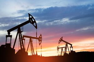Цены на нефть взлетели после ударов Израиля по Ирану. Рынок боится большого сбоя в поставках