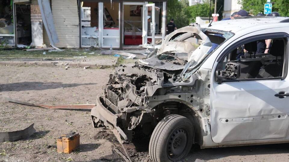 РФ ударила по остановке в Запорожье. Ранено более 20 человек, есть погибшие