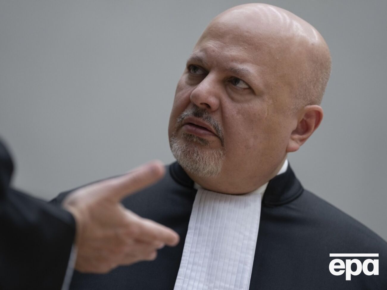 Головного прокурора МКС, який видав ордер на арешт Путіна, відсторонили від посади. У чому причина?