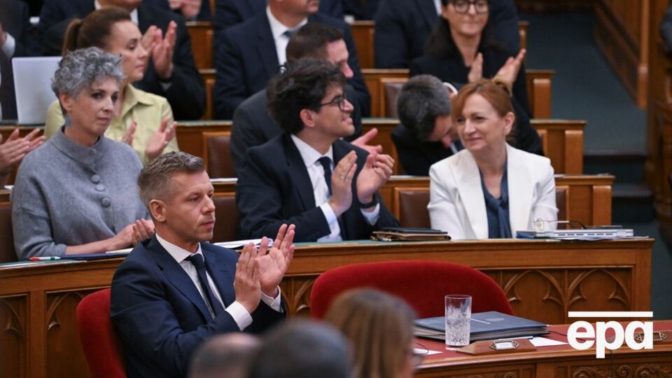 Поклали край марнотратству. В Угорщині депутати майже вдвічі урізали собі зарплати