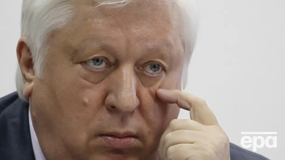 Пшонці приписують роман із Голубою Королевою, хоча сама Королева образилася