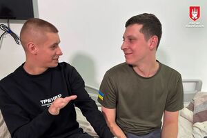 Через три роки оборонець Маріуполя допомагає побратиму відновитися після полону – "Серце Азовсталі"