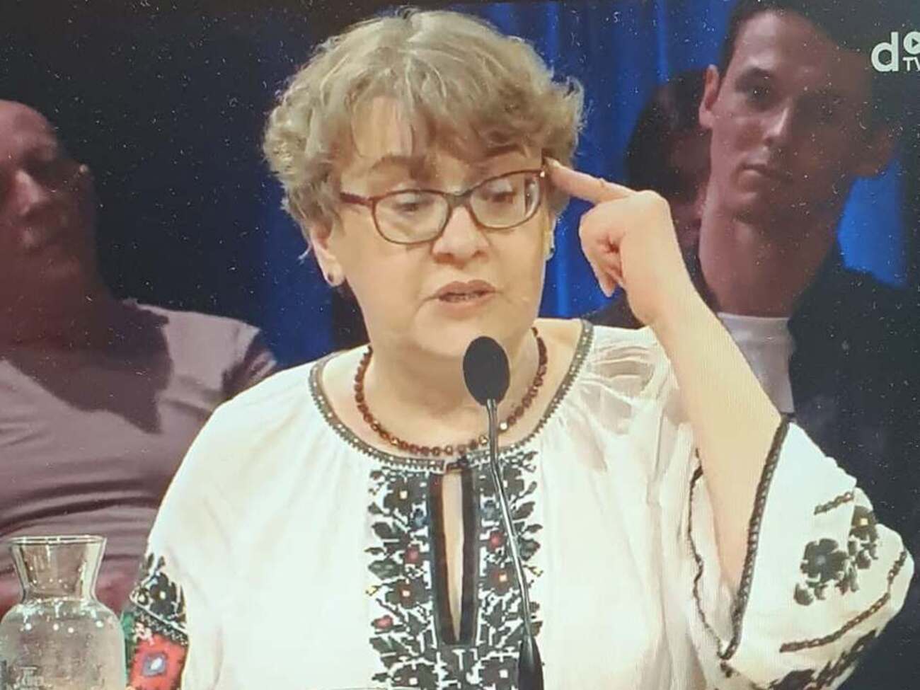 Скандальна Забужко прокляла українського військового й оголосила про свої відьомські здібності