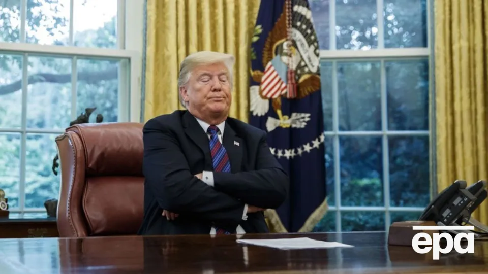 "Було дивовижно". Трампа освистали під час матчу фіналу НБА, після цього він ще й заснув. Відео