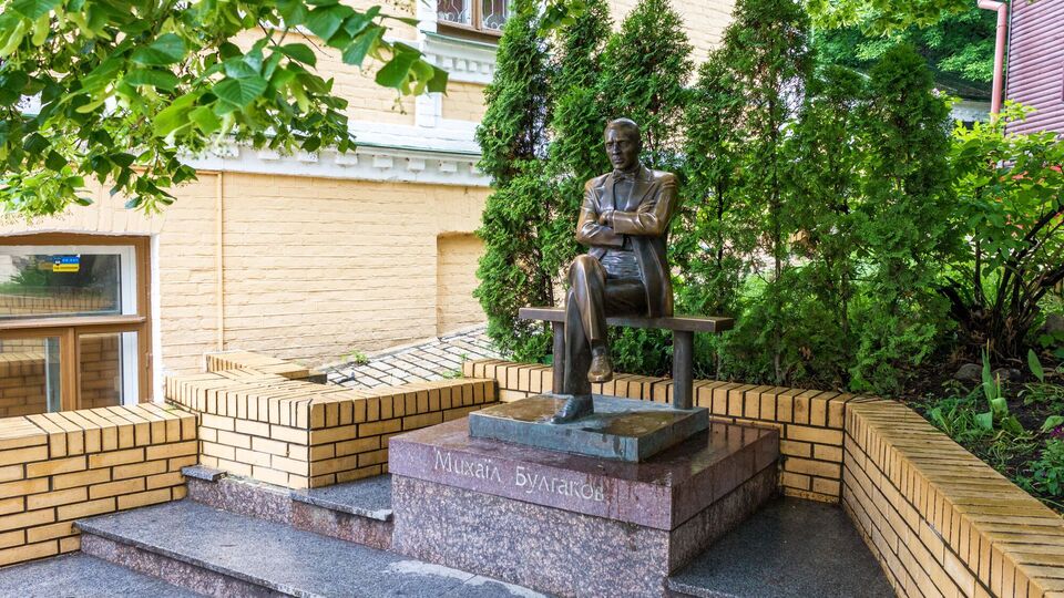 "Подякую Булгакову". Відомий нардеп прокоментував "срач" через демонтаж пам'ятника