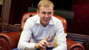 Криптоафера, мільярдні борги, "дах" у ФСБ і "терки" із чеченцями. Як "гаманцю Януковича" Курченку живеться в РФ?