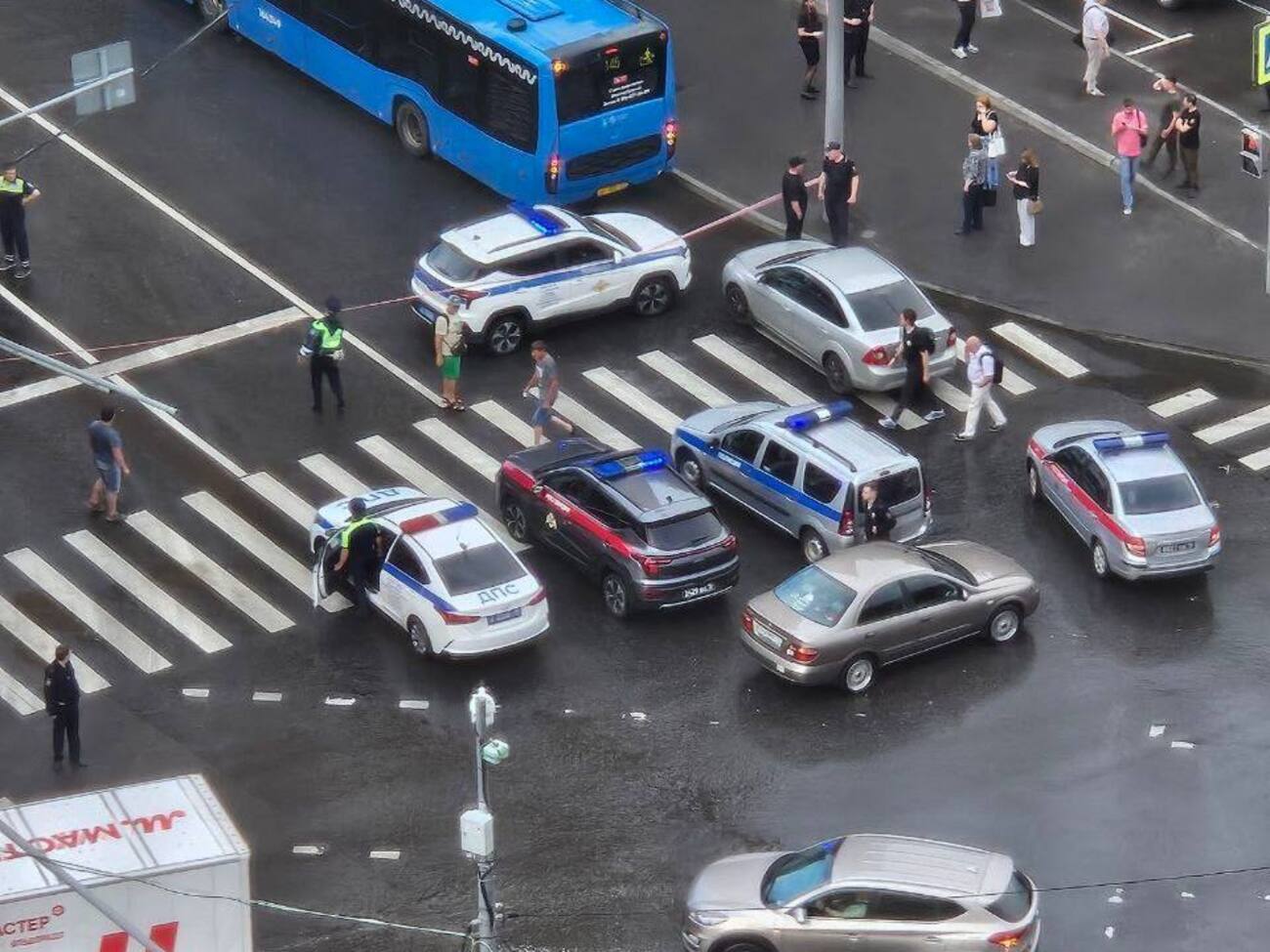 "Цікаво, кого на цей раз". У Москві стався вибух в авто, що відомо