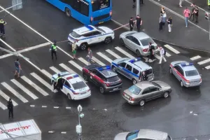 "Цікаво, кого на цей раз". У Москві стався вибух в автомобілі, що відомо