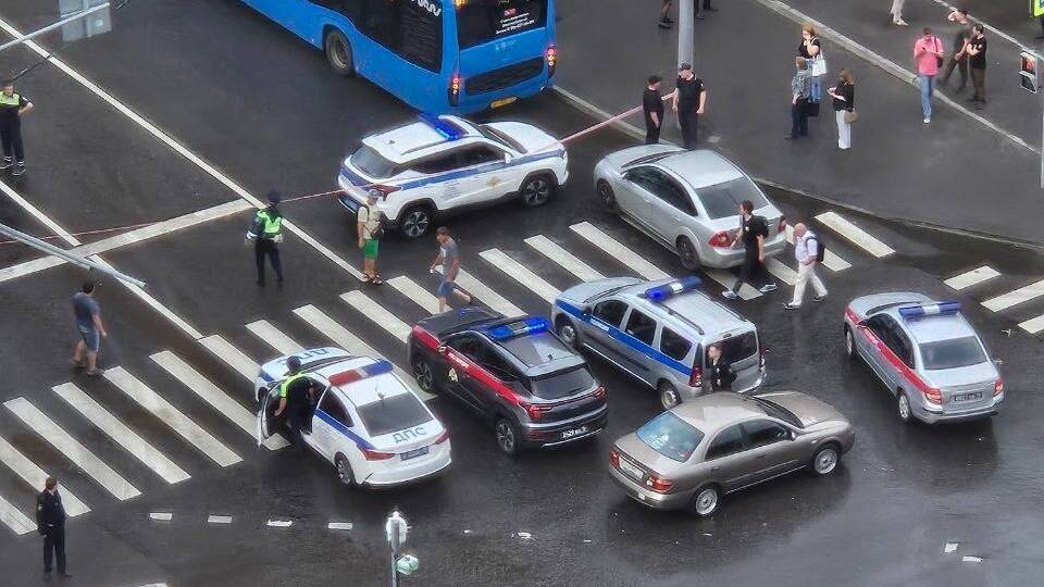 "Цікаво, кого на цей раз". У Москві стався вибух в автомобілі, що відомо