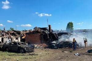 На очах у матері загинула дочка в Херсоні, троє хірургів не врятували підлітка в Харкові. Наслідки атак РФ