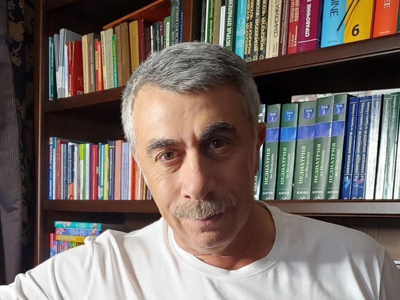 Срок жизни Путина, эпидемия после войны, секрет Гордона. Стрим Бацман с Комаровским. Видео
