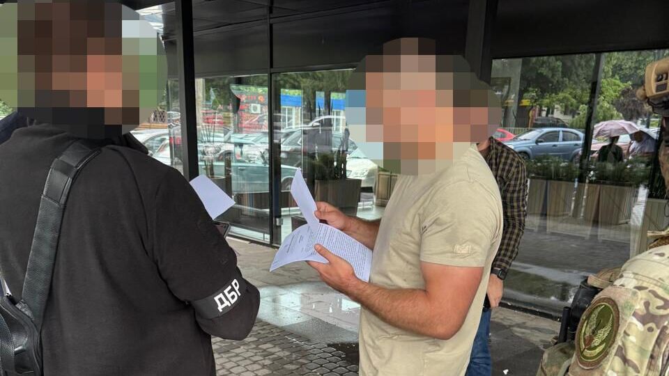 Розслідування щодо "Скелі". ДБР затримало військового за підозрою в побитті капелана й підполковника