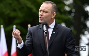 "Поощряет следующие геноциды". Навроцкий призвал запретить в Польше красно-черный флаг