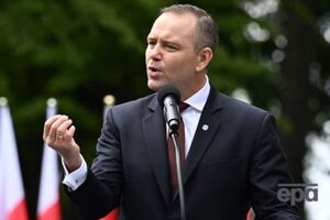 "Заохочує до наступних геноцидів". Навроцький закликав заборонити в Польщі червоно-чорний прапор