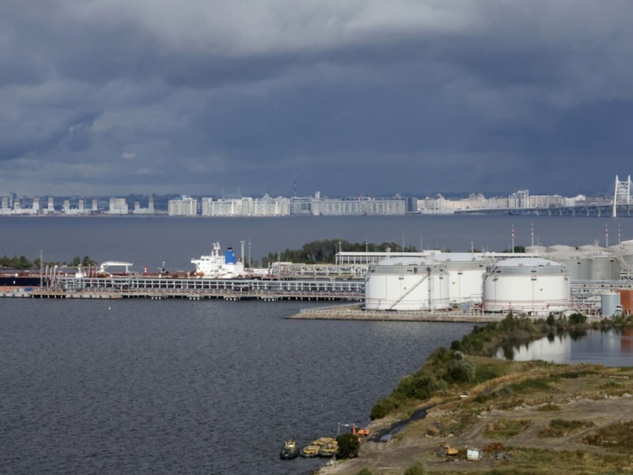 Міністри ЄС спробують узгодити нову стелю цін на російську нафту