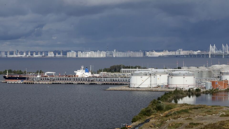 Міністри ЄС спробують узгодити нову стелю цін на російську нафту