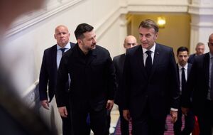 Зеленский наградил Макрона орденом Свободы