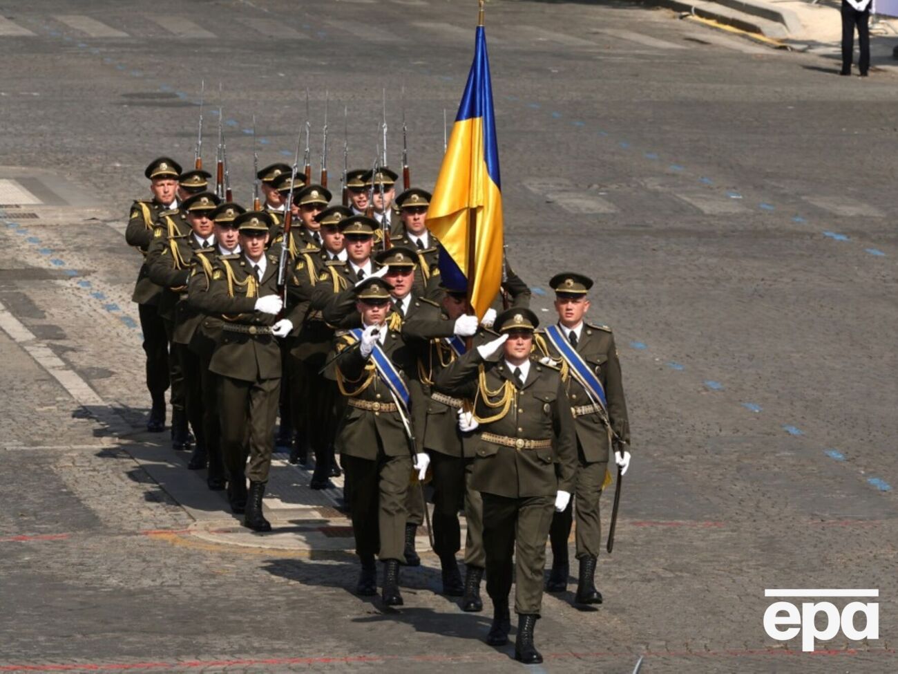 Оплески Зеленського і проліт українців на Mirage. У Франції відбувся рекордний за кількістю військових парад. Фото, відео