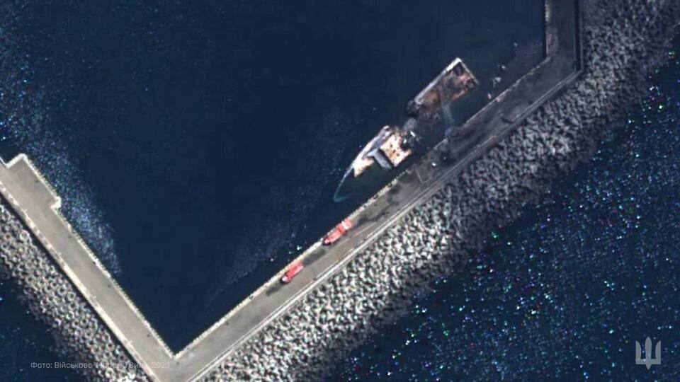 Опубліковано супутниковий знімок затопленого російського корабля