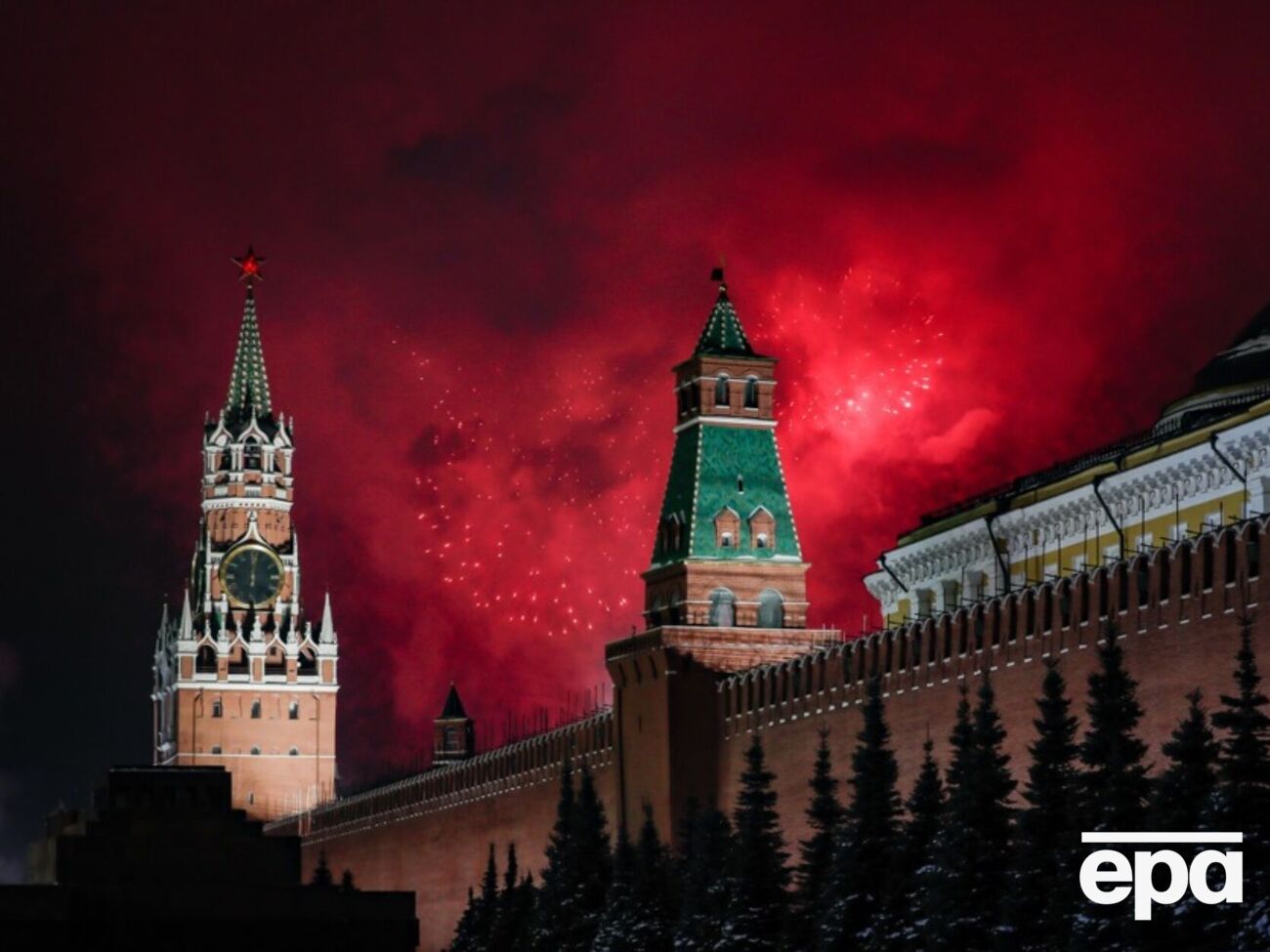 Комунізм і "безсмертні ідеї Леніна". Як Путін перетворює на руїни місто, завдяки якому сяє Кремль