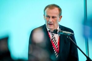 Губернатор Ленінградської області заявив про ліміти на пальне для авто посадовців