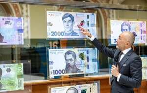 НБУ обновит надпись на банкноте 2000 грн после скандала с пиратским российским шрифтом