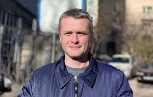 Как хорошо, что я имею право заглянуть этим людям в глаза