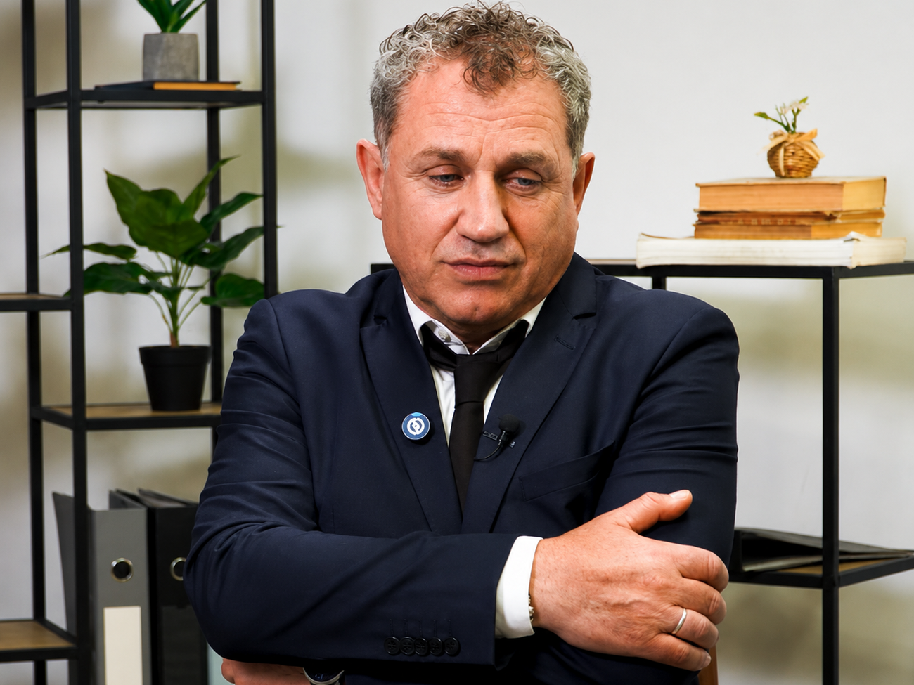 Микола Гнатюк: Я корову жену, а батько з красивою жінкою в ліс. Мама ревнувала. Не все було гладко
