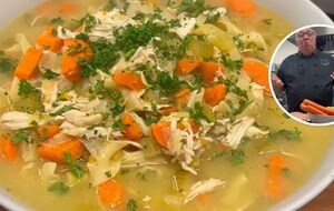 Рецепт ароматного курячого супу від кухаря Букінгемського палацу. Страва, яка пахне на весь дім