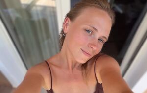 "Ле-е-ето, не торопись!" Кошмал показала обоих своих детей на отдыхе