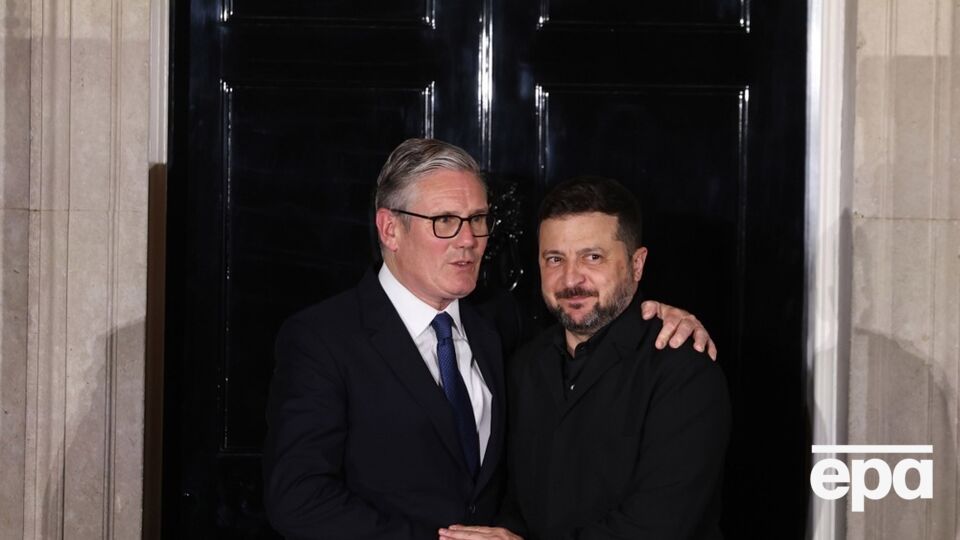За чотири дні до відставки Стармер терміново прибув до Києва. Яка причина