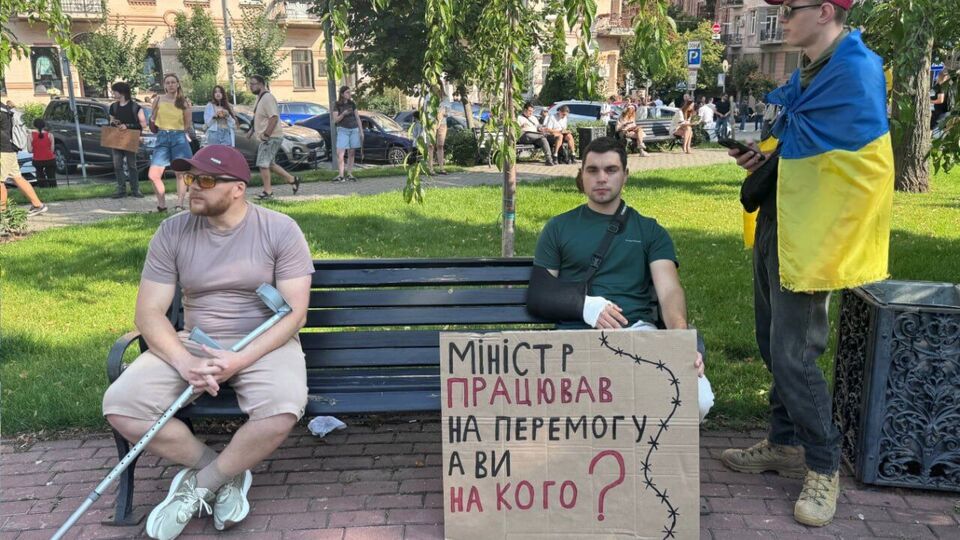 "Працює – не чіпайте". В Україні почалися протести проти відставки Федорова. Фото, відео