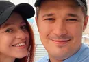 Були друзями, але неочікувано закохалися. Що відомо про дружину Федорова, яка шиє йому особливі сорочки