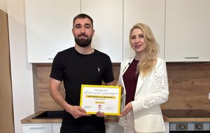 Защитник Мариуполя Анатолий Алферов получил квартиру от Фонда Рината Ахметова после того, как потерял дом в оккупации