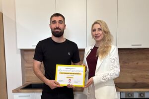 Захисник Маріуполя Анатолій Алфьоров отримав квартиру від Фонду Ріната Ахметова після того, як втратив дім в окупації