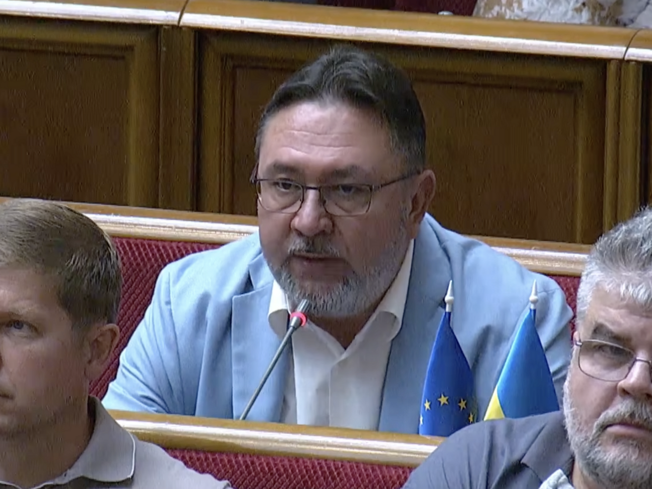 Перед голосуванням за новий уряд. Нардеп від СН Потураєв вирішив скласти мандат і назвав причину