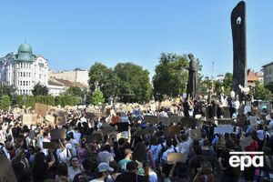 "Мене хтось здав. Завтра на "кавьор". Військові заявили про тиск через участь у протестах. Що відбувається