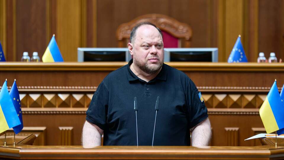Стефанчуку во время заседания в Раде позвонила незнакомка. Его реакция стала вирусной. Видео