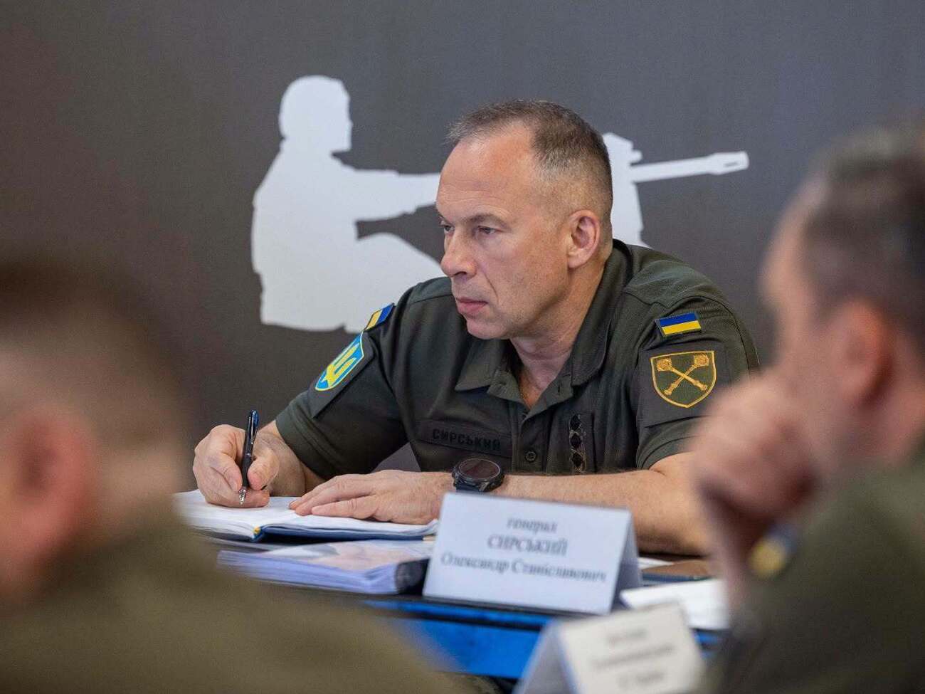 РФ нарощує виробництво озброєння і готується до наступальних дій на фронті – Сирський
