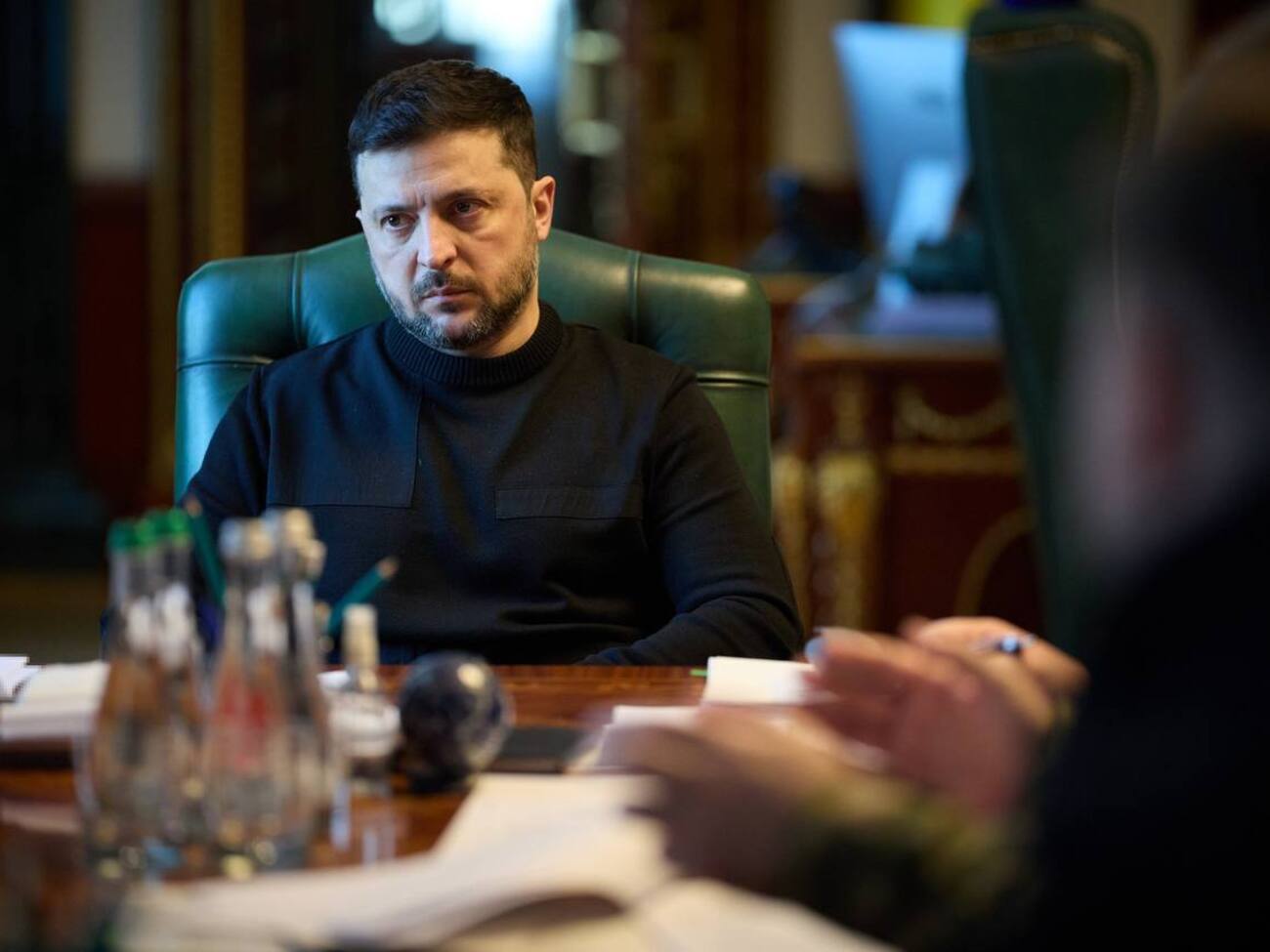  На тлі протестів через відставку Федорова Зеленський радився з Будановим і пішов на поступку – FT