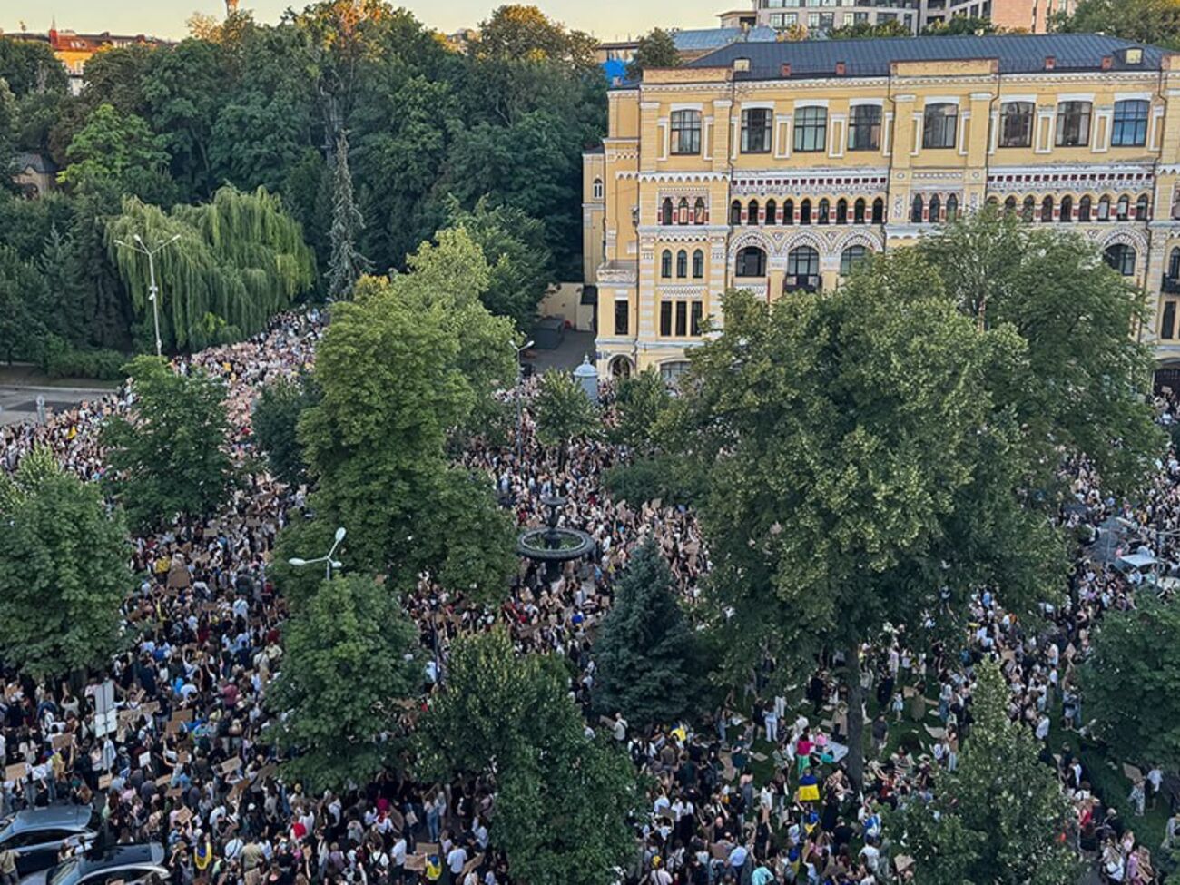 У Києві й інших містах України відновилися протести через відставку Федорова. Фото, відео