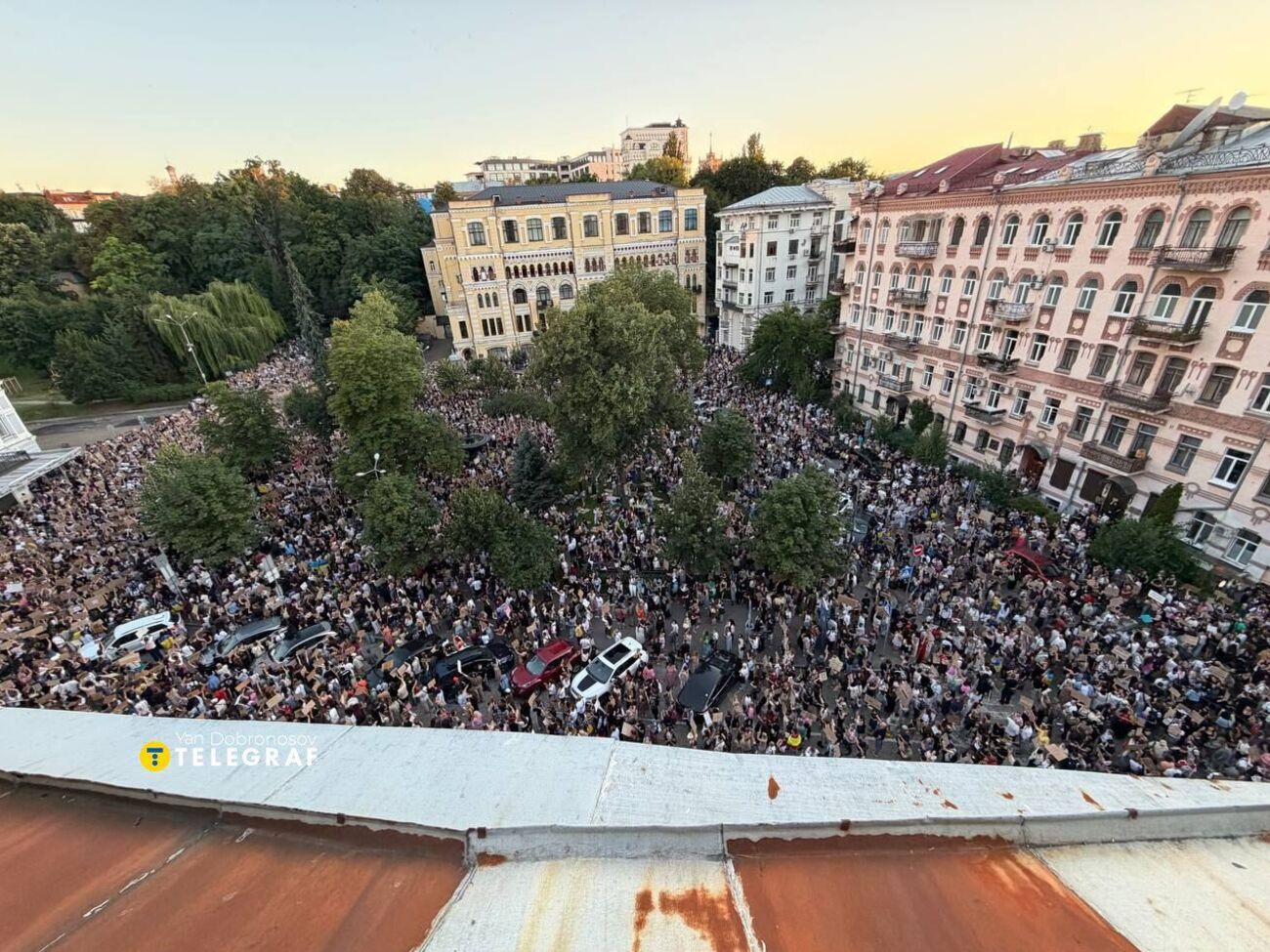 На протесті проти відставки Федорова з’явилися плакати із закликами замінити Сирського на Білецького