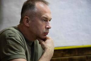 Нардепи ініціювали запит до Зеленського щодо звільнення Сирського