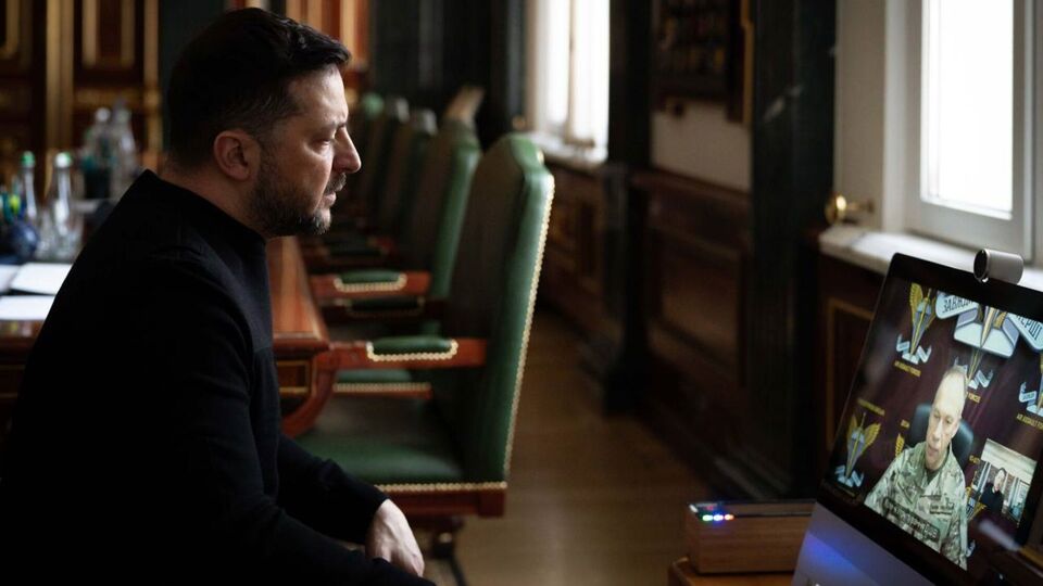 Фронт і забезпечення. Чи обговорював Зеленський Сирського під час онлайн-зустрічей із командирами корпусів