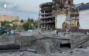 Десятки баллистических ракет. РФ атаковала пять районов Киева, из-за разрушений "Лукьяновку" закрыли. Фото